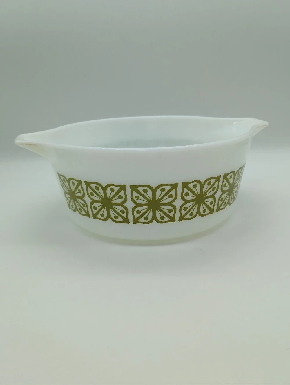 Pyrex 2 ½ Quart Cinderella Casserole Dish 475-B